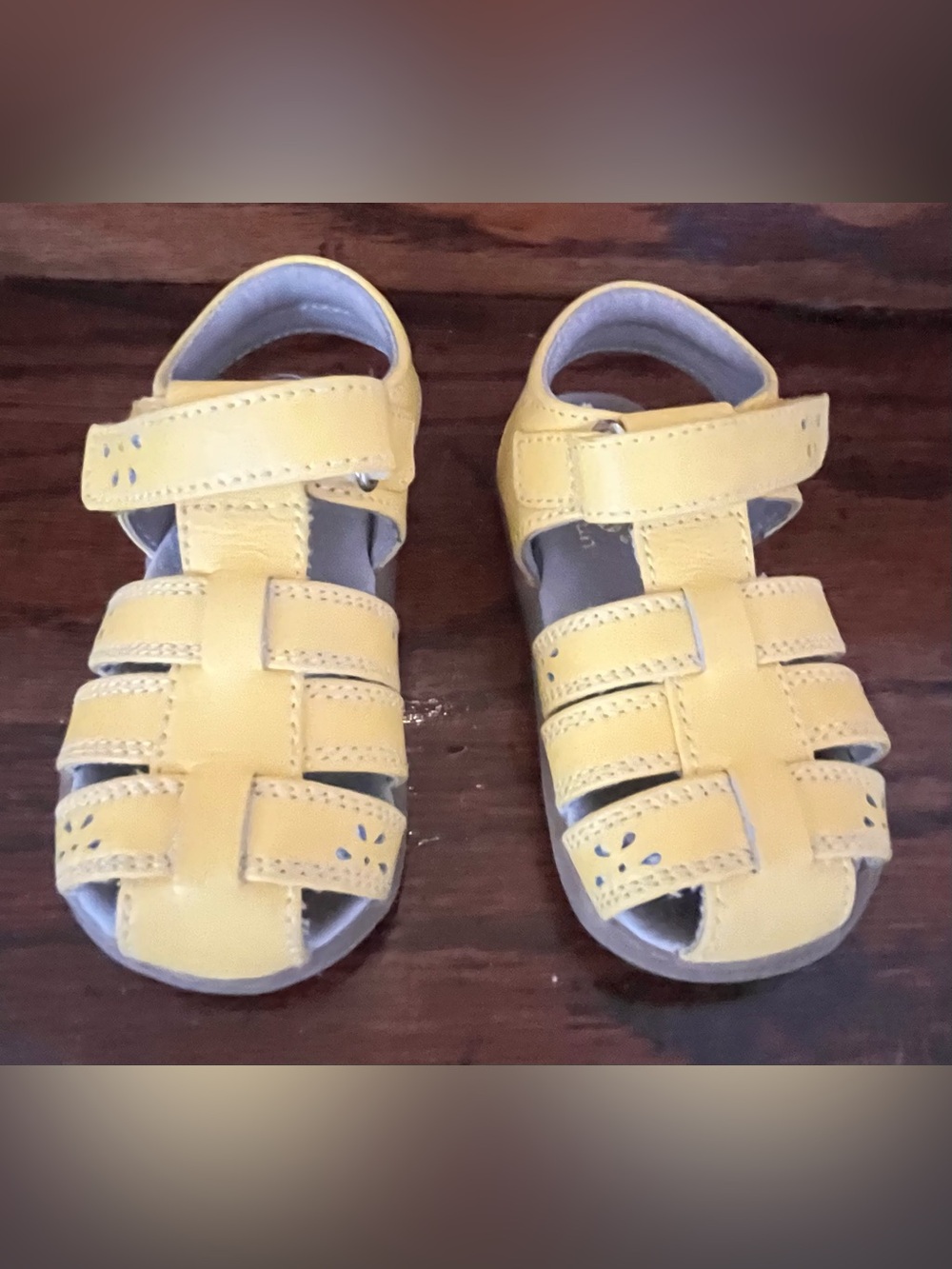 See Kai Run Leather Gloria leather fisherman sandals in yellow. Flower  Size 5